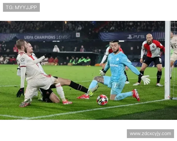 德天空报道拜仁追逐费耶诺德19岁右后卫吉瓦罗雷德英超多队同样关注