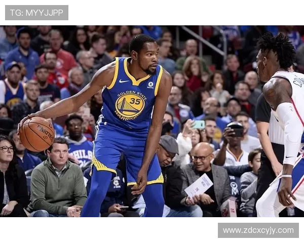 克洛尼首节表现惊艳4投3中砍下12分2篮板引领球队攻势